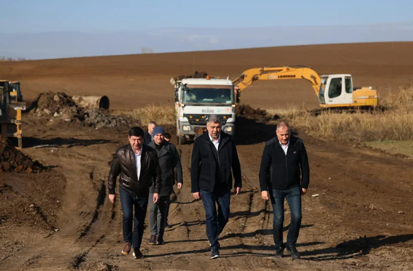 Premierul Marcel Ciolacu a vizitat zonele inundate din localitatea Pechea