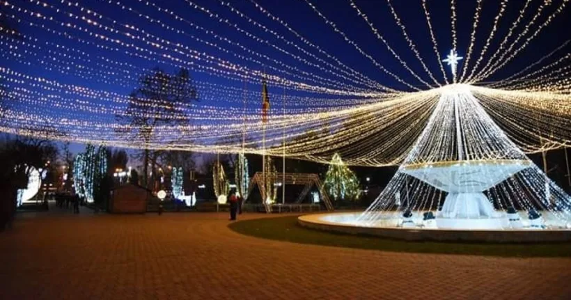 Moș Crăciun, spectacole, grădină zoo și concurs de împodobit brazi în zilele următoare la Festivalul Feerie de Iarnă