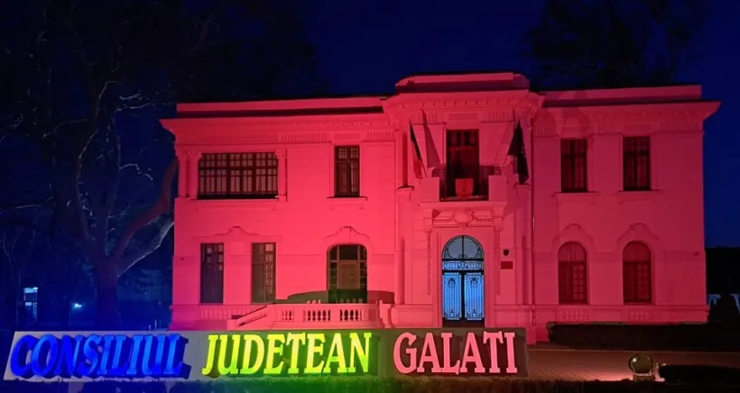 Clădirea Consiliului Județean Galați, iluminată în roșu de Ziua Europeană a Numărului Unic de Urgență 112