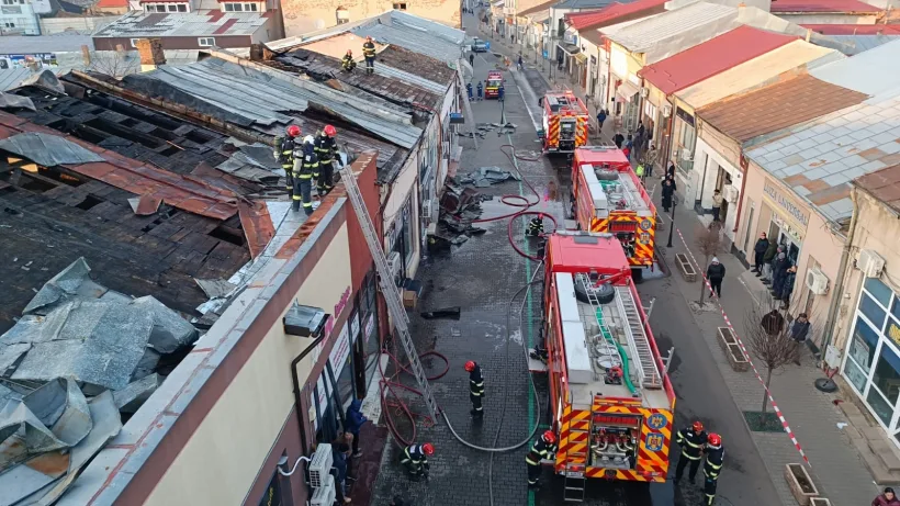 VIDEO Incendiu devastator la Tecuci: 9 proprietăți afectate