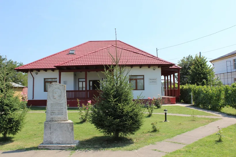 O "vizită" la Casa „Hortnesia Papadat Bengescu”