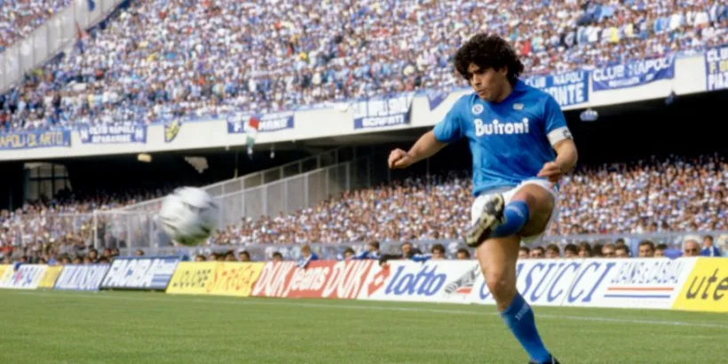 55.000 de euro s-au licitat pentru un tricou al lui Maradona
