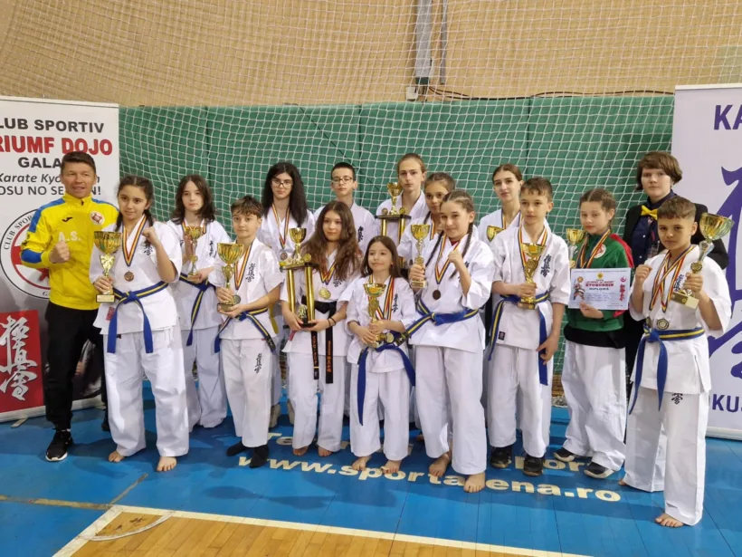 Karateka gălăţeni de la Triumf Dojo s-au întors cu 9 medalii de aur de la Piatra Neamţ