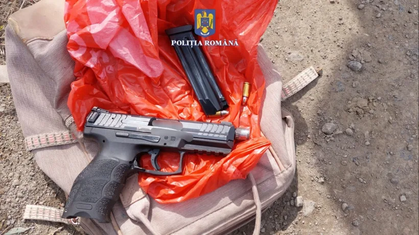 VIDEO/ Un gălățean a fost reținut de polițiști, după ce a încercat să vândă un pistol letal