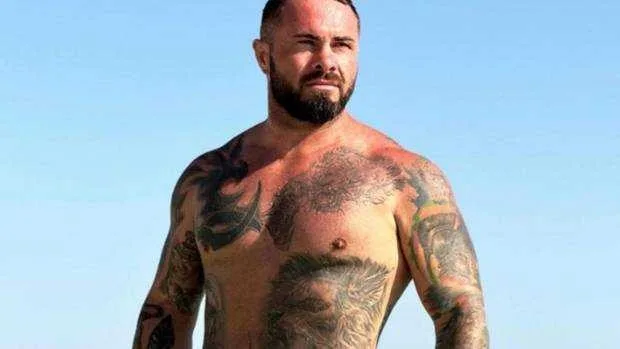 Fostul campion MMA, care a răpit și bătut un gălățean timp de o oră, dat în urmărire internațională