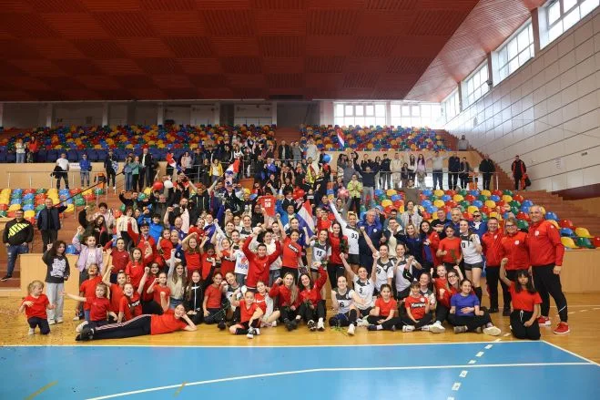 Handbalistele de la CSM Galaţi au revenit în Liga Florilor