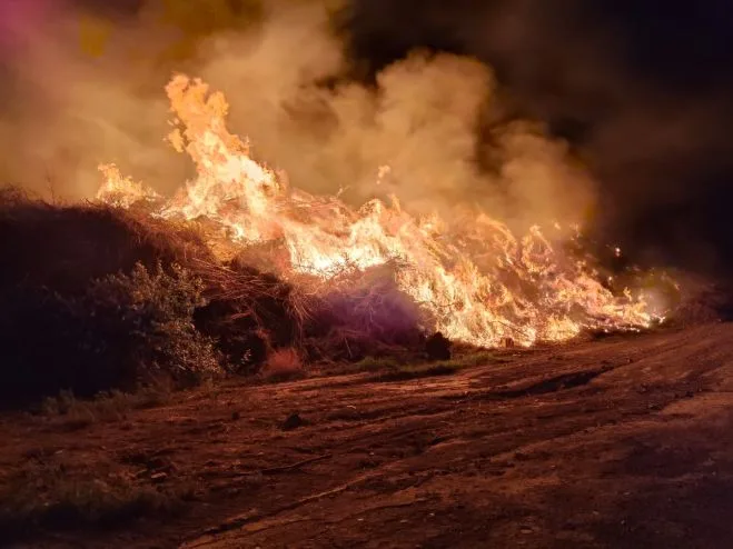 VIDEO Incendiu izbucnit la groapa de gunoi de la Șendreni
