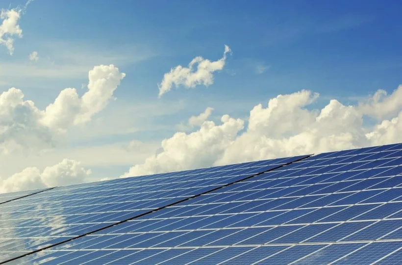 Primăria construiește un parc fotovoltaic pe blocuri în cartierul Micro 17