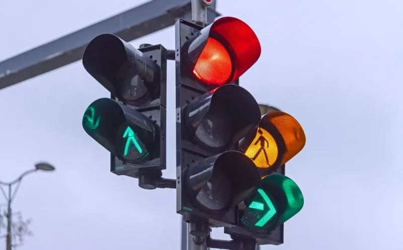 Atenție, șoferi: noile semafoare de pe strada Traian vor fi puse în funcțiune