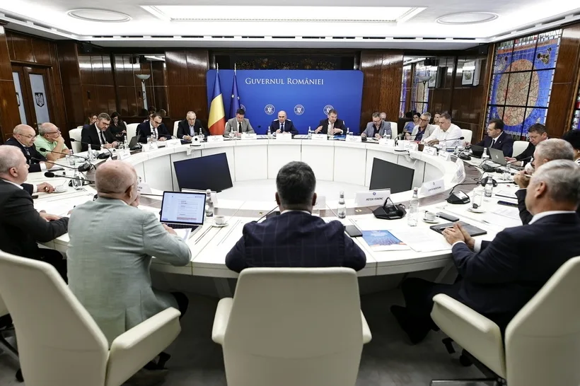 Discuții la Guvern despre diminuarea numărului de angajaţi în Primării, introducerea grilei unice de salarizare și limitarea numărului de poliţişti locali