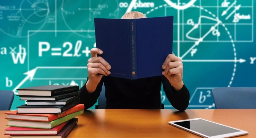 Elevii au nevoie de educație online acum: Consiliul Național al Elevilor reacționează la promisiunile doamnei ministru al Educației