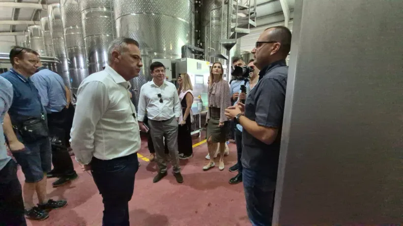 Ministrul Florin Barbu și Costel Fotea au vizitat Crama Bratu, din județul Galați: „Un exemplu de succes”