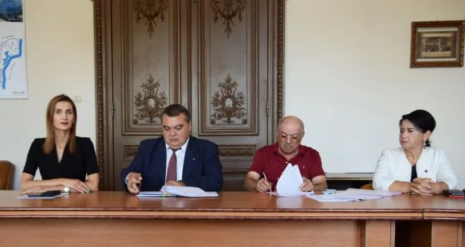 Regionala CFR Galați și Arcada Company au semnat contractul pentru reabilitarea liniei Galați – Bârlad