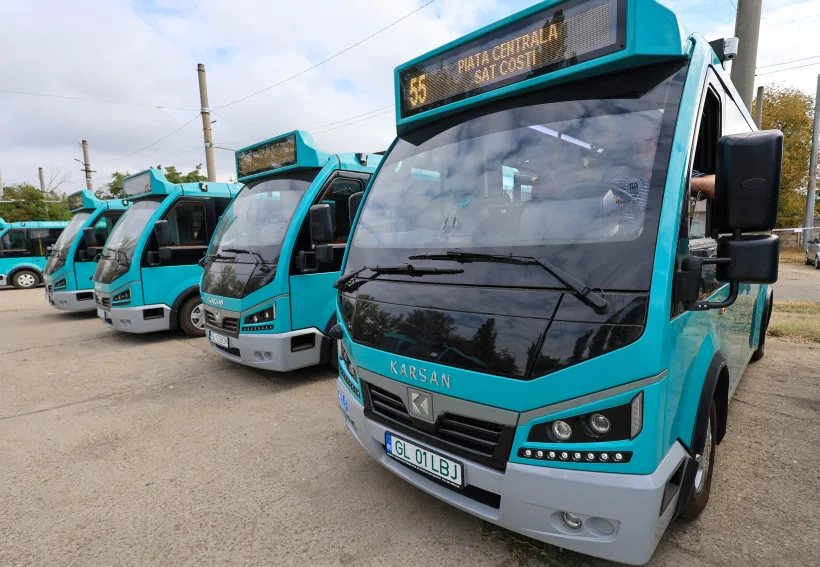 Intră pe traseu noile microbuze electrice care vor asigura legătura dintre municipiul Galați și comuna Vânători