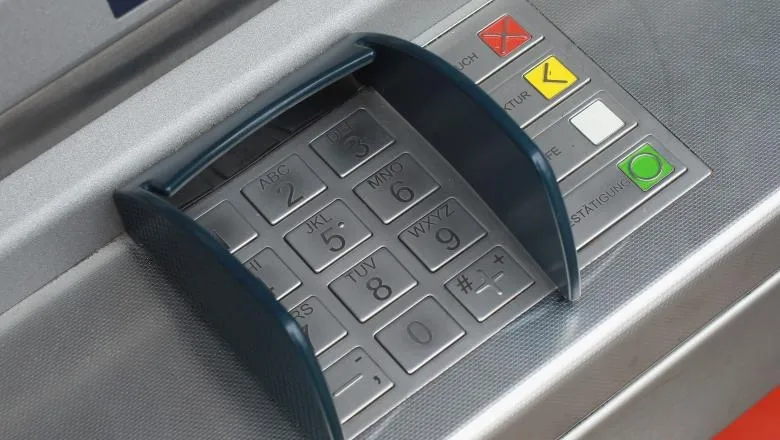 Jaf în centrul Galațiului: o bătrână a rămas fără banii scoși din bancomat