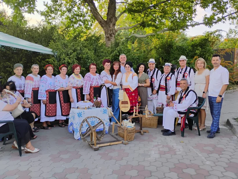 Sărbătoare la Galați: Grupul folcloric „Glasul Odăieșilor” –două decenii de activitate și pasiune pentru tradiții