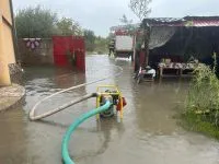 Cod roșu de intervenții pentru pompierii gălățeni, după o noapte cu furtună violentă