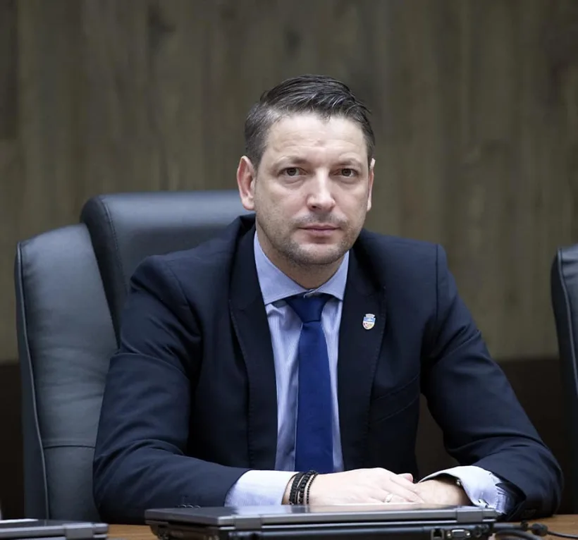 Proiectele PSD privind eliminarea CASS pentru mame, veterani și personalul monahal, raport favorabil în comisii