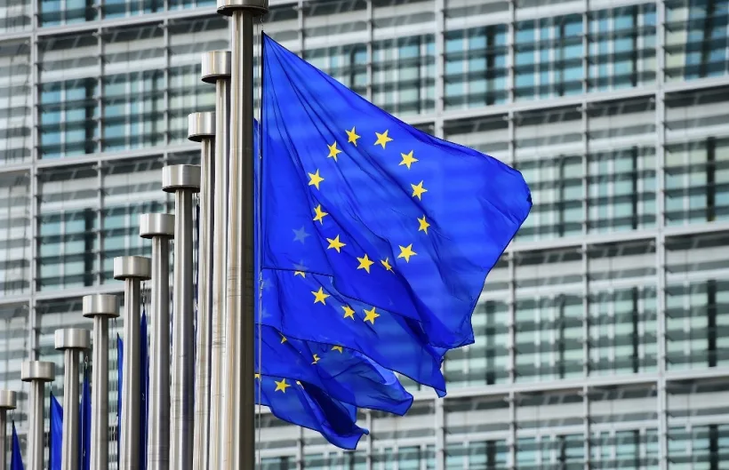 Deficitul bugetar și inflația, provocări majore pentru economia României, avertizează Comisia Europeană