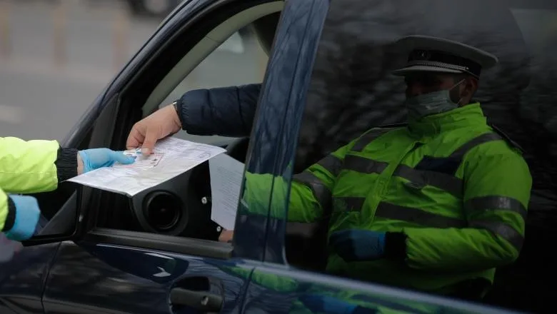 Bulibășeala amenzilor. Opoziția vrea să anuleze amenzile, iar specialiștii încearcă să afle cum pot fi pedepsiți românii care încalcă prevederile Ordonanțelor Militare