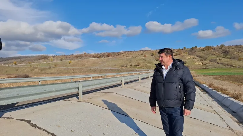 DJ 242, un drum rezistent în fața viiturilor. Costel Fotea anunță finalizarea lucrărilor și consolidarea taluzurilor și podului dintre Târgu Bujor și Vârlezi