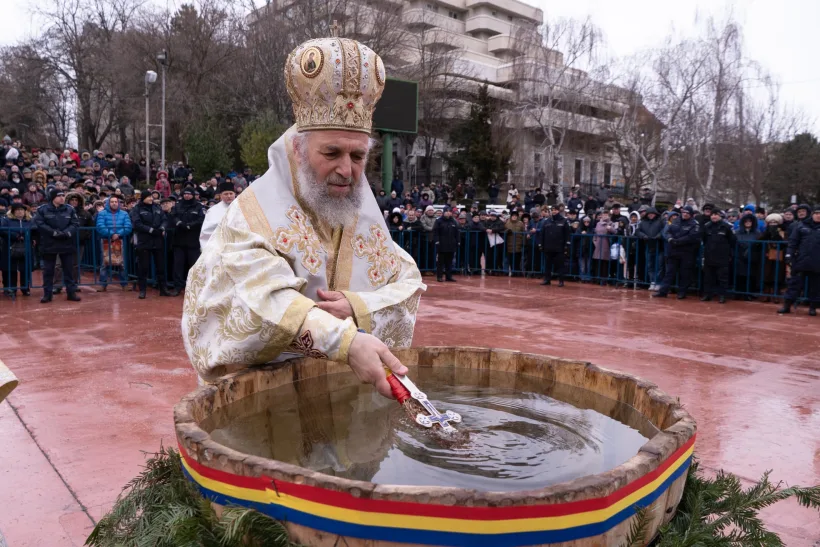 Mii de credincioşi, aşteptaţi la sărbătoarea Botezului Domnului în Arhiepiscopia Dunării de Jos
