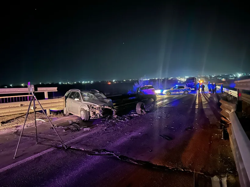 Opt persoane, inclusiv un copil de 3 ani, grav rănite după un accident violent în Galați
