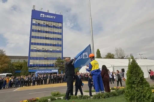 Cine sunt miliardarii globali care vor să cumpere combinatul siderurgic Liberty Galați