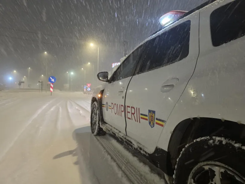 Ninsori și viscol intens afectează circulația rutieră pe autostrăzi și drumuri naționale din mai multe regiuni ale țării