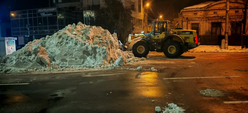 Deszăpezire pe timpul nopții la Galați. Utilajele Ecosal au acționat pe arterele principale și pe străzile secundare