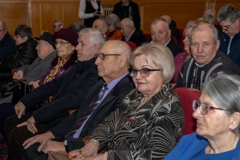 Jumătate de secol de iubire: seniorii Galațiului, onorați într-o ceremonie festivă