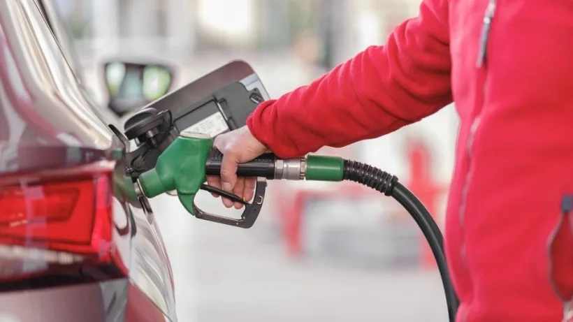Dispută politică pe tema carburanților: PSD solicită Guvernului măsuri fiscale suplimentare