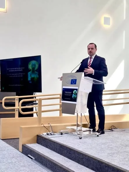 Impactul mediului digital asupra sănătății mintale în atenția  Parlamentului European