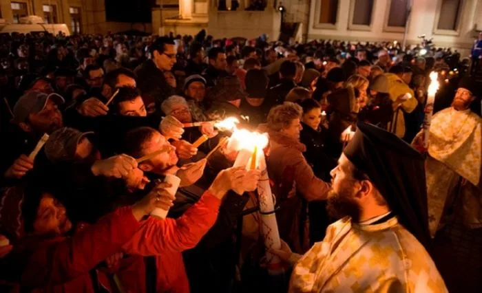 Sfânta Lumină va ajunge în România cu o cursă specială. Patriarhia a obținut culoar de zbor sub semnul restricțiilor din Ierusalim