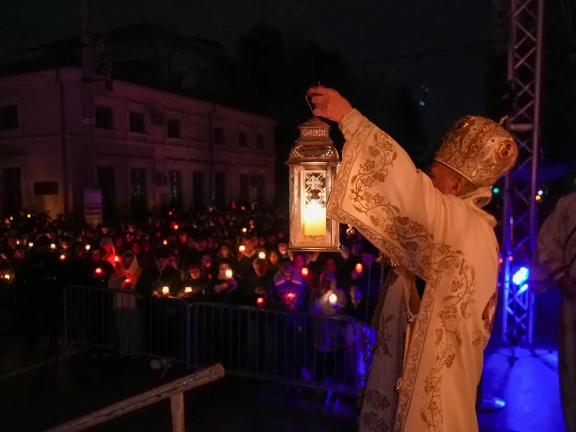 Noaptea Învierii a luminat Galațiul: mii de credincioși la Catedrală