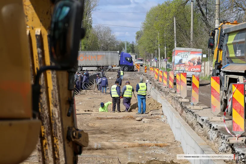 Șantier în plină desfășurare pe Ștefan cel Mare: apar primii stâlpi pentru tramvai