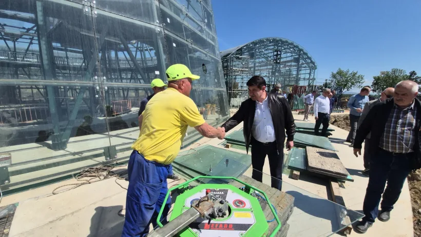 Cea mai spectaculoasă seră tropicală din țară prinde contur la Galați. Costel Fotea: „Se lucrează intens pentru a finaliza ultimele detalii de ordin tehnic la proiect”