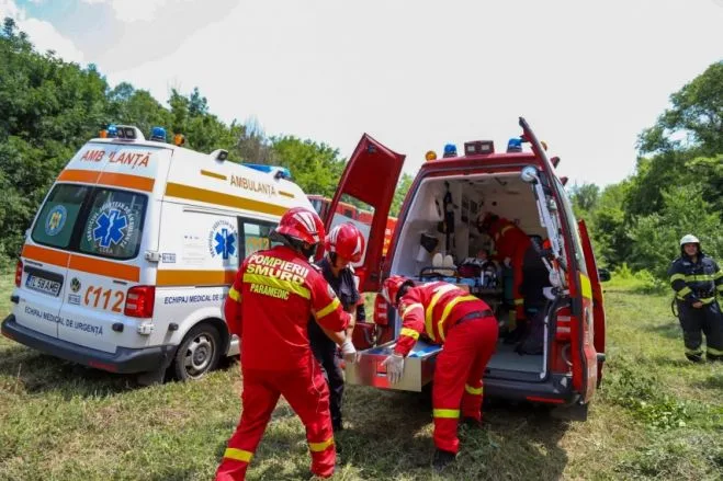 Pompieri aflați în drum spre serviciu, implicați într-un accident rutier pe DN26