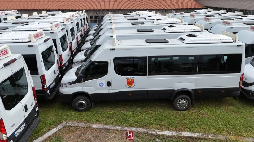 Costel Fotea: 30 de comune din județul Galați primesc microbuze hibride pentru transportul elevilor