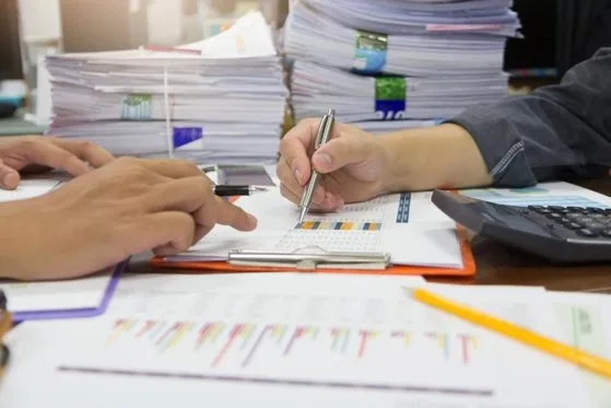 Ministerul Muncii şi Protecţiei Sociale: 899.328 de contracte de muncă au fost suspendate de la instituirea stării de urgenţă