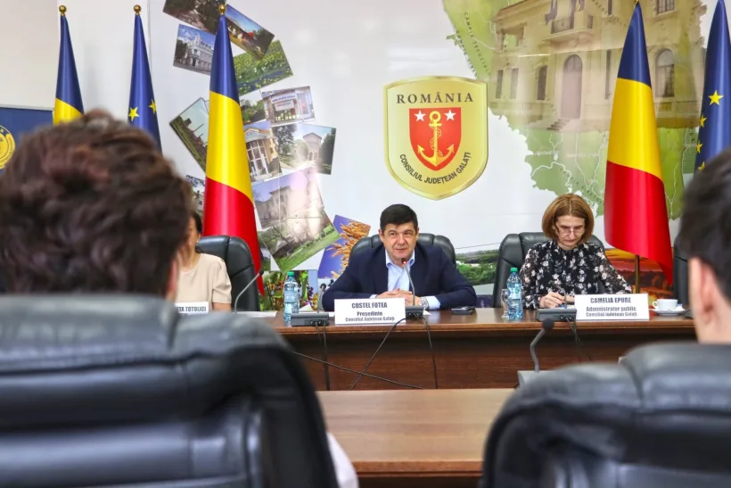 Elevii gălățeni, premiați de Costel Fotea pentru rezultate la concursul de educație financiar-contabilă