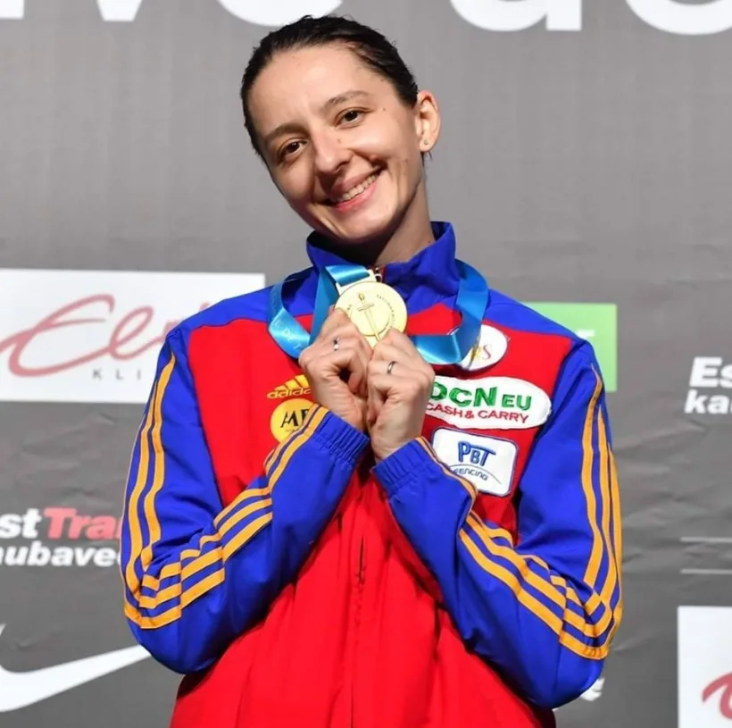 Scrimera Ana Maria Popescu a fost operată la genunchiul drept