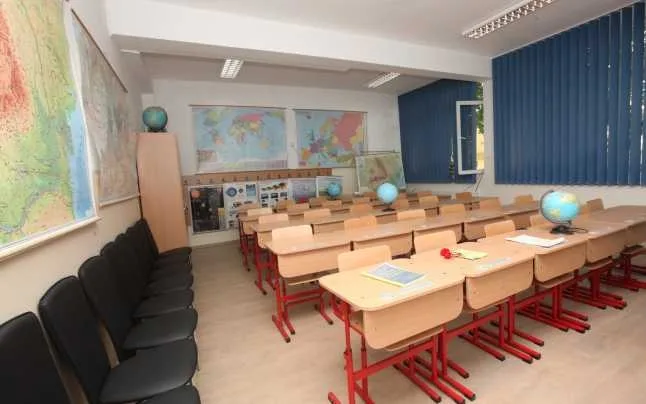 Promisiuni făcute de Guvern: Peste 2.400 de școli ar urma să fie modernizate și reabilitate în următorii 6 ani