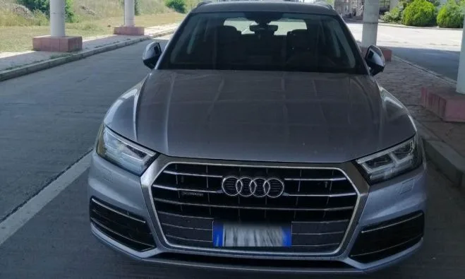 A primit 100 de dolari de la un străin ca să treacă peste granița un Audi de 50.000 de euro cu acte false
