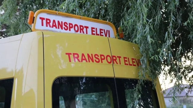 Proiectul care modifică legea educației le dă gratuitate elevilor pentru transport