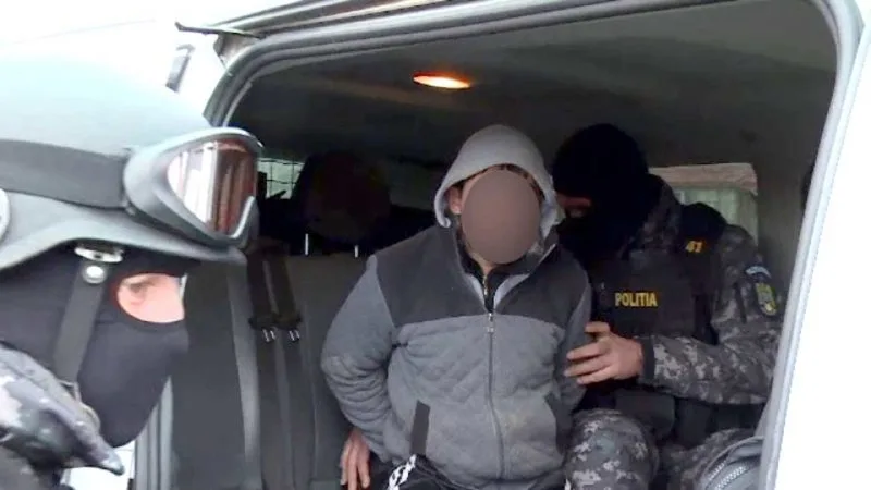Trei tineri, acuzați că au violat o femeie de 59 de ani din Brăila