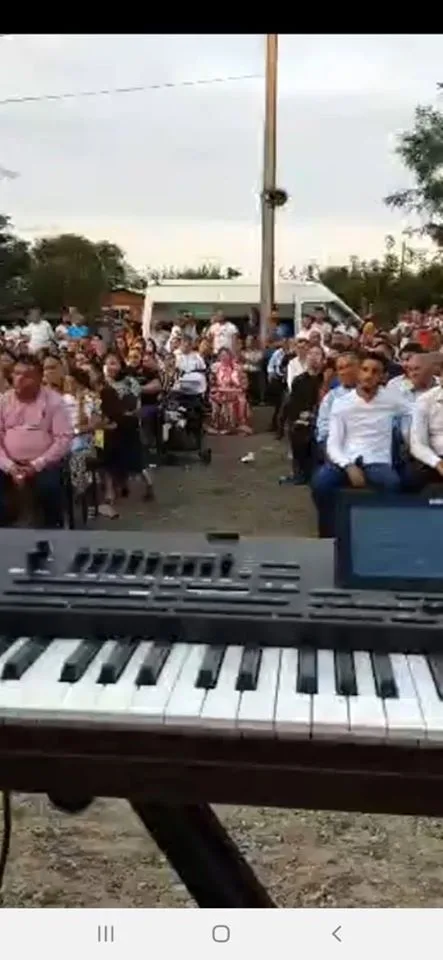 VIDEO Adunare religioasă ilegală cu peste 200 de oameni, în plină epidemie de COVID-19
