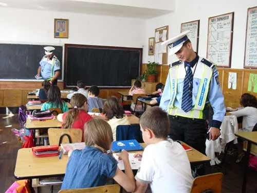 MAI anunță înființarea unei noi structuri care se va ocupa de prevenirea şi combaterea delincvenţei juvenile în școli