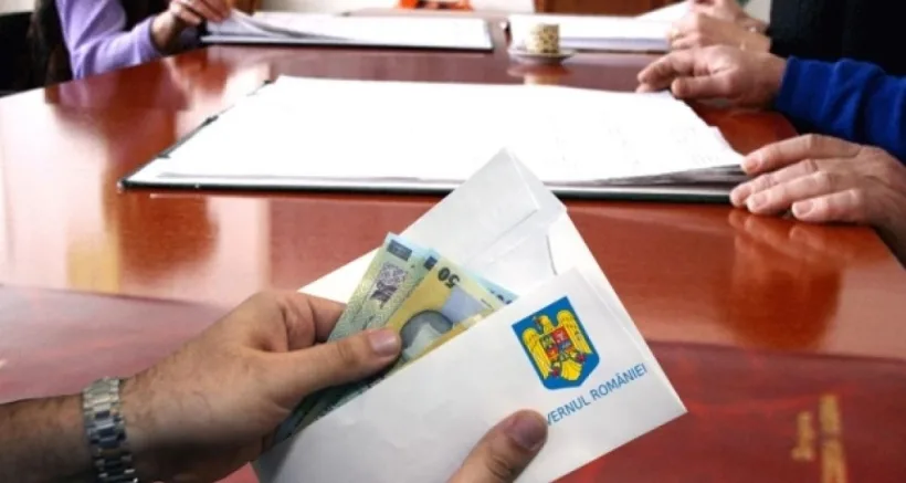 Bugetarii din învățământ ar putea primi lunar bani în plus la salariu