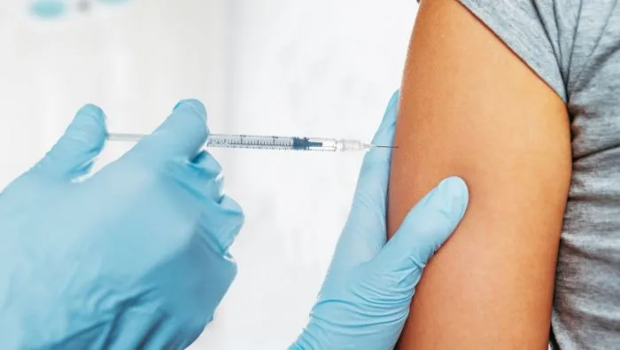 FSLI: Sindicatele profesorilor cer vaccinarea antigripală gratuită pentru cadrele didactice